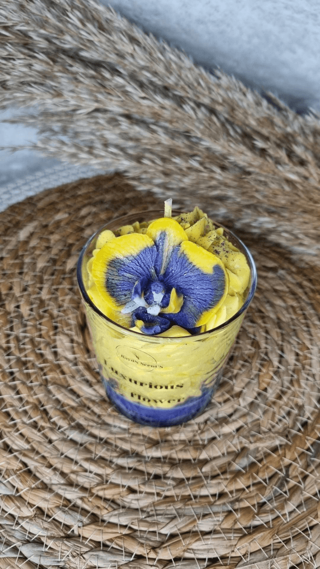 Bougie chantilly Luxurious flower